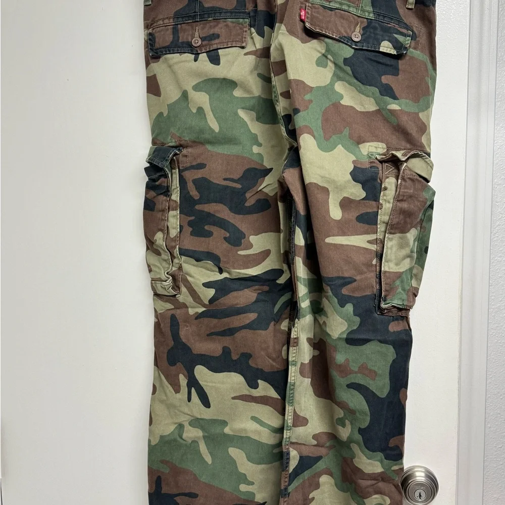 Levi’s Camouflage Cargo Pants - Picture 2 of 7